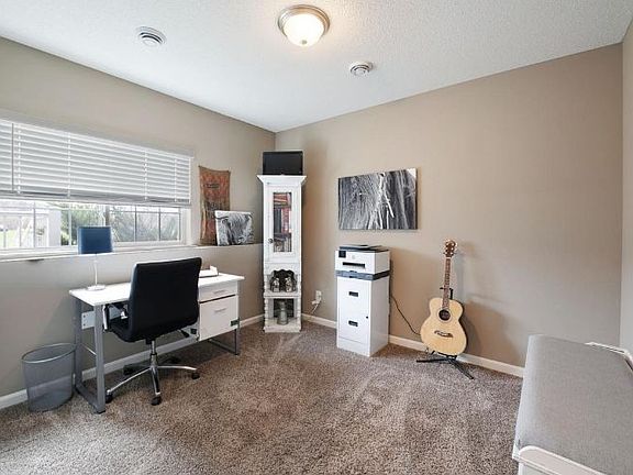 4th image of 671 Village Dr