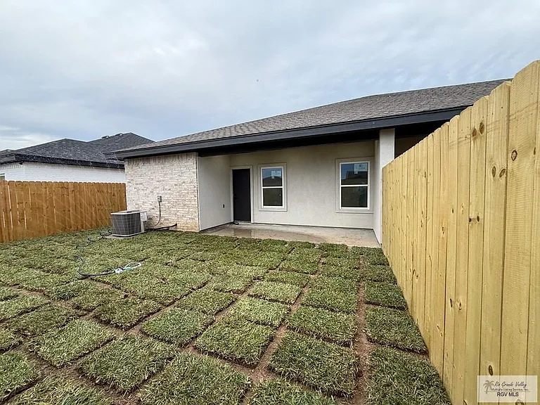 1013 Gabriela St #B — Photo 10