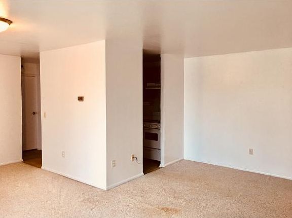 4th image of 201 Evergreen St #31C