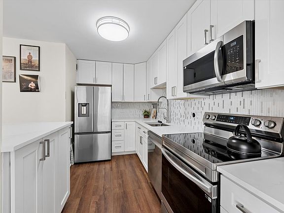 4th image of 3900 N Lake Shore Dr APT 9D