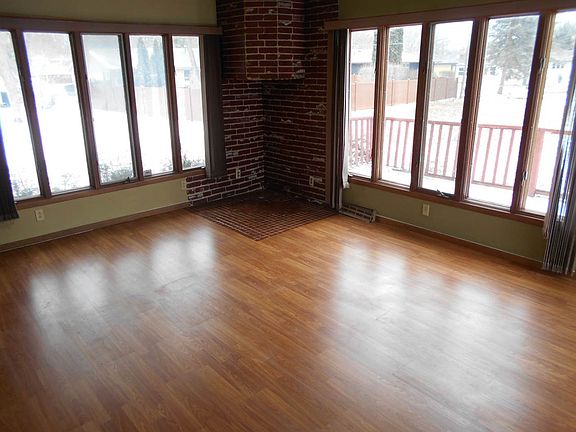 4th image of 2408 Primrose Pl