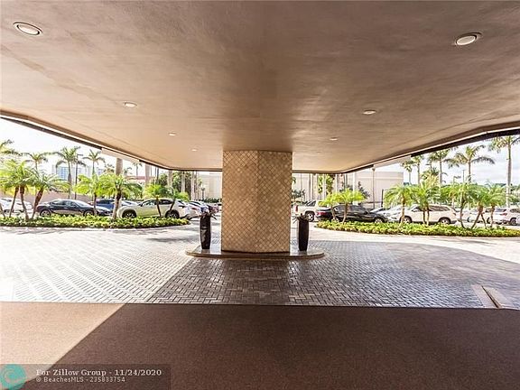 4th image of 3800 Galt Ocean Dr APT 908