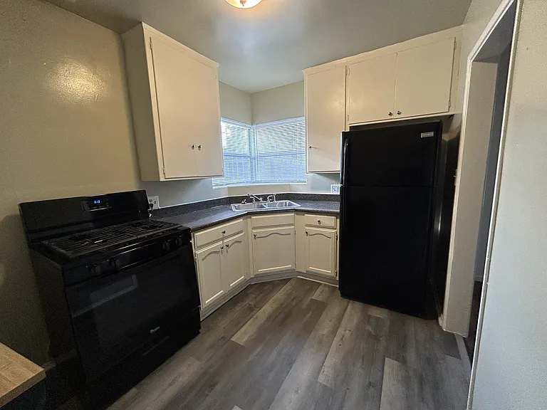 1933 S Palm Grove Ave — Photo 6