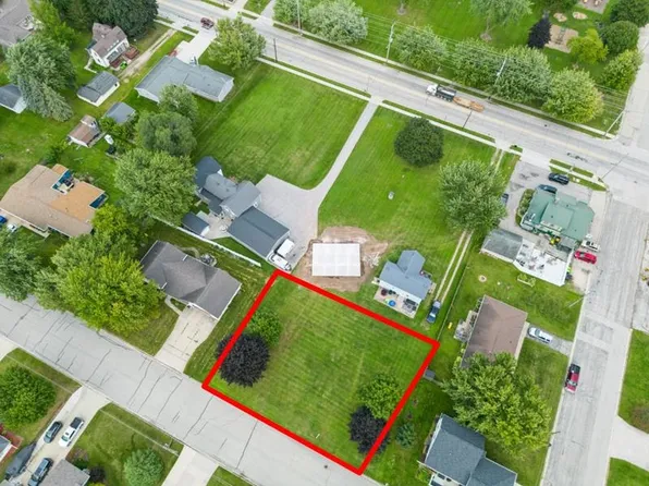 N 9th St, Hilbert, WI 54129