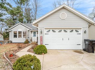 201 Great Northern Ln, Holland, MI 49424