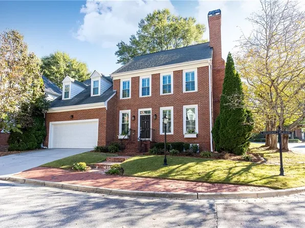 1278 Village Run NE, Atlanta, GA 30319