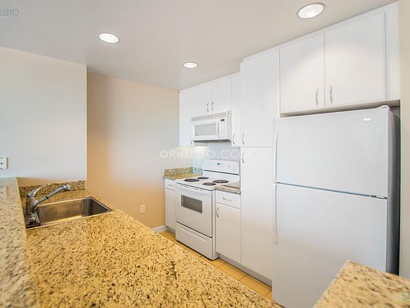 2nd image of 250 King St Unit 732