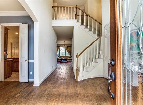 4th image of 1607 Whispering Glen Dr