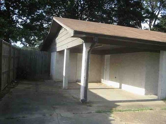 3rd image of 228 Nelson Cir