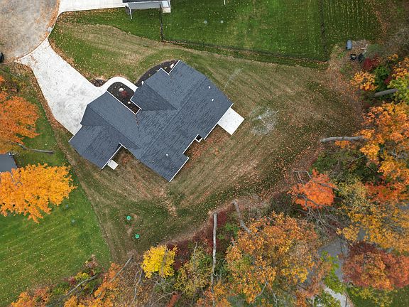 4th image of 54883 Black Oak Ct