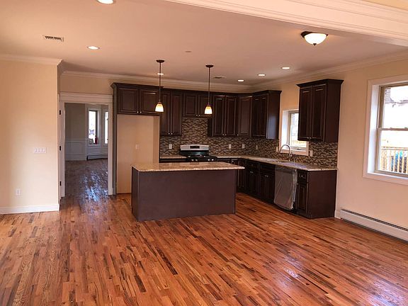 3rd image of 400 Clarke Ave