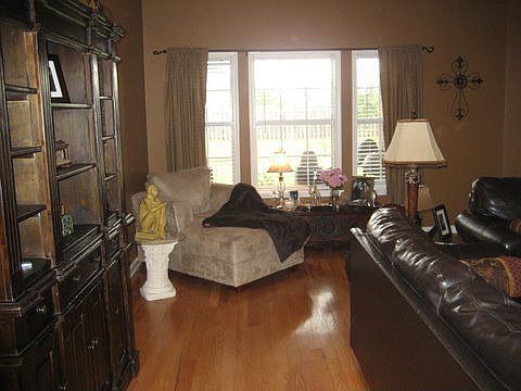 4th image of 2505 Coco Palm Dr