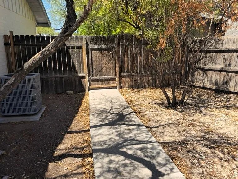 133 E Del Rio Dr — Photo 13