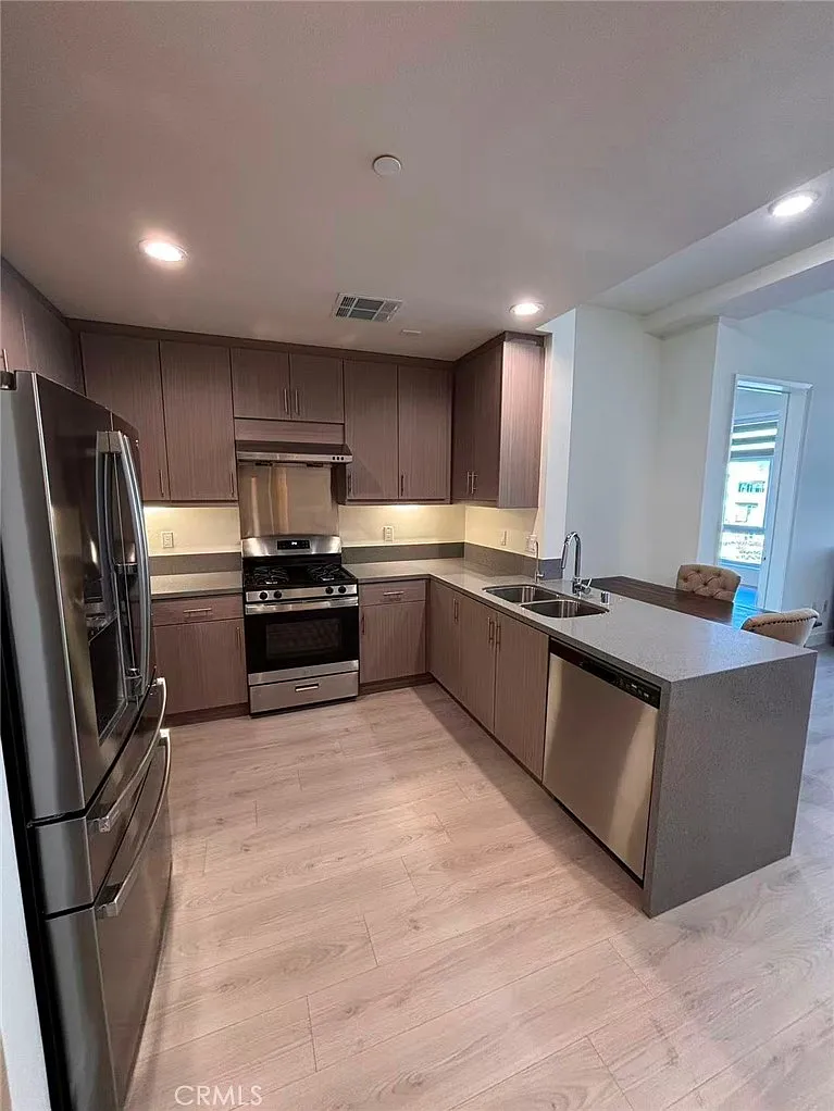 2 bed, 2.5 bath, 1200 sqft, $3,950 — Photo 4