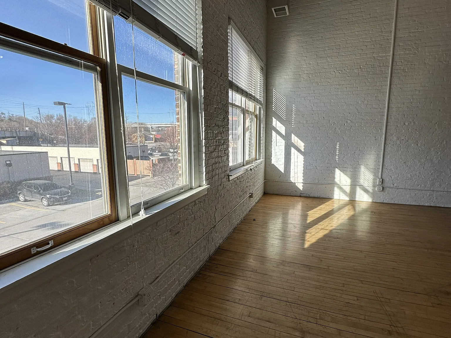 1 bed, 1000 sqft, $1,300 — Photo 1