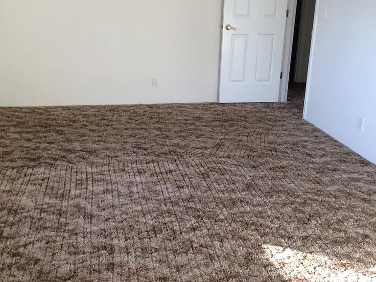 1099 SW G St — Photo 8