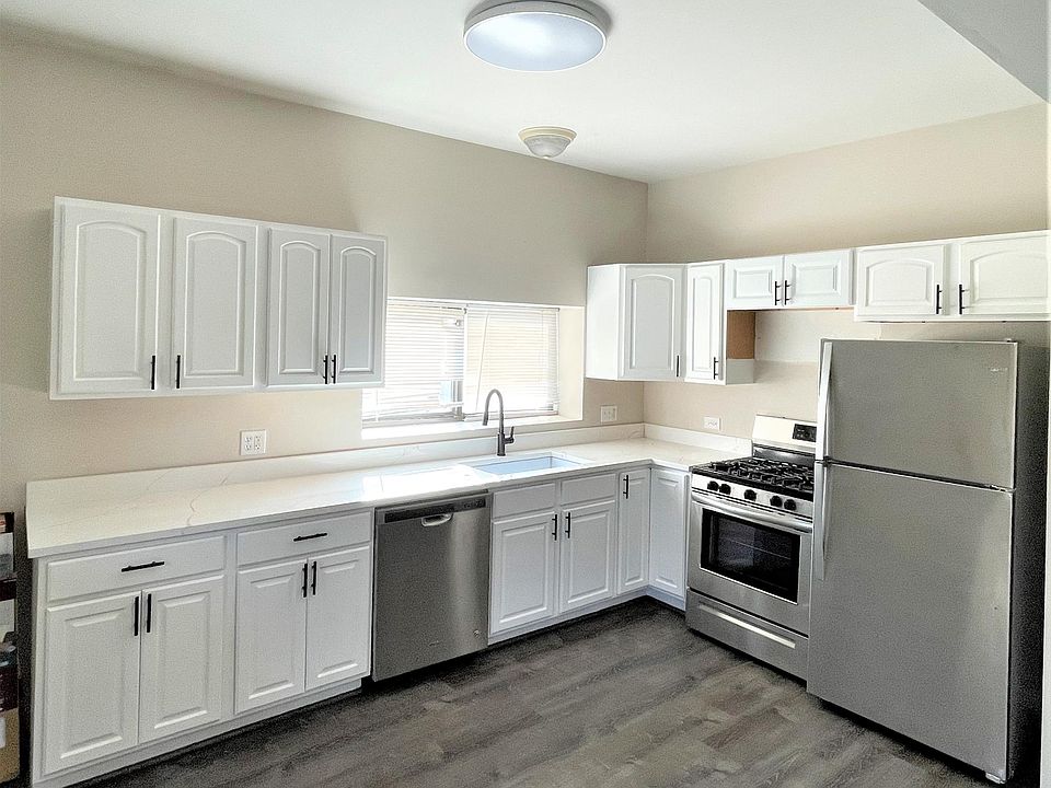 1st image of 4655 N Lincoln Ave #2