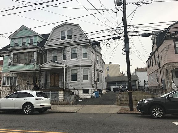 3rd image of 352 Belgrove Dr