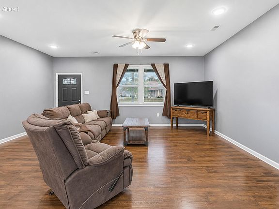 4th image of 24 Brook Way