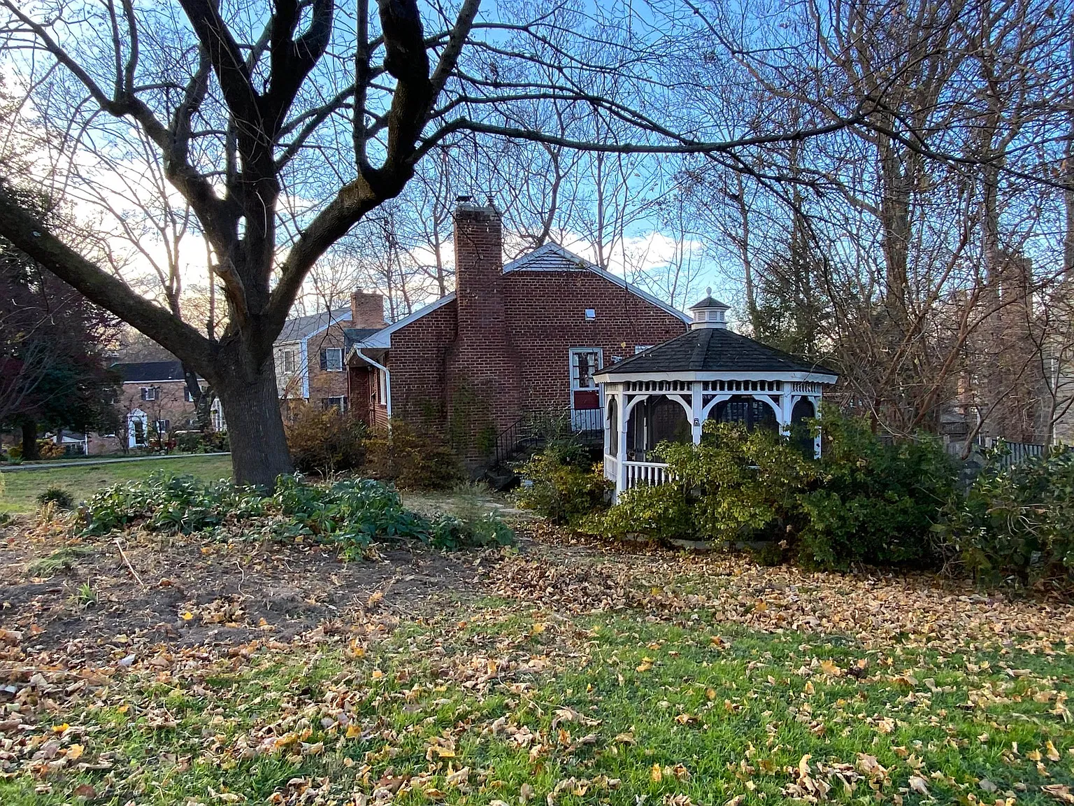 1012 Broadmont Ter — Photo 2