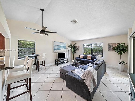 4th image of 23128 Barwood Park Ln APT A