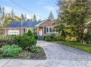 61 School St, Westerly, RI 02891