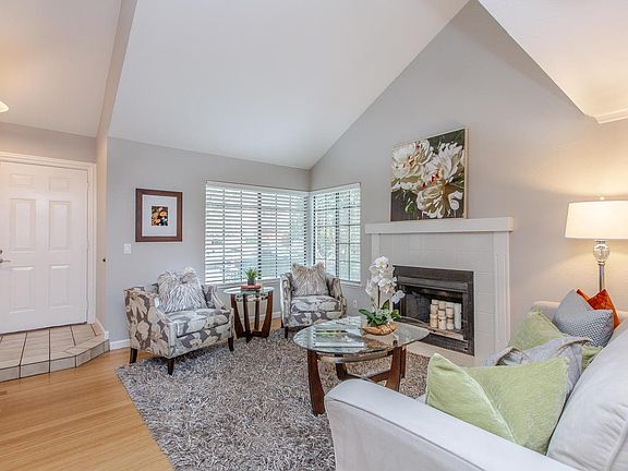 3rd image of 2216 Emerald Hills Cir