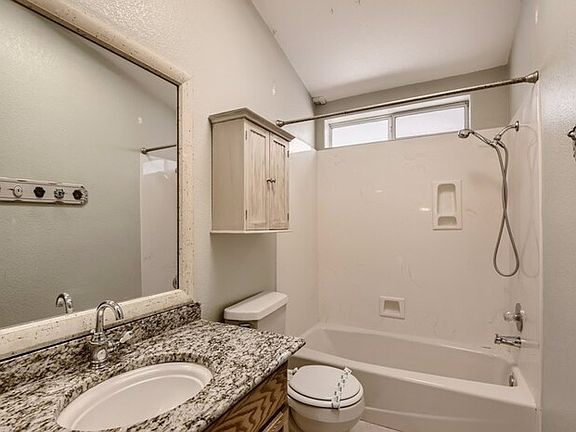 4th image of 42035 Liberty Dr