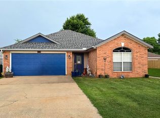 870 Sunflower St, Centerton, AR 72719