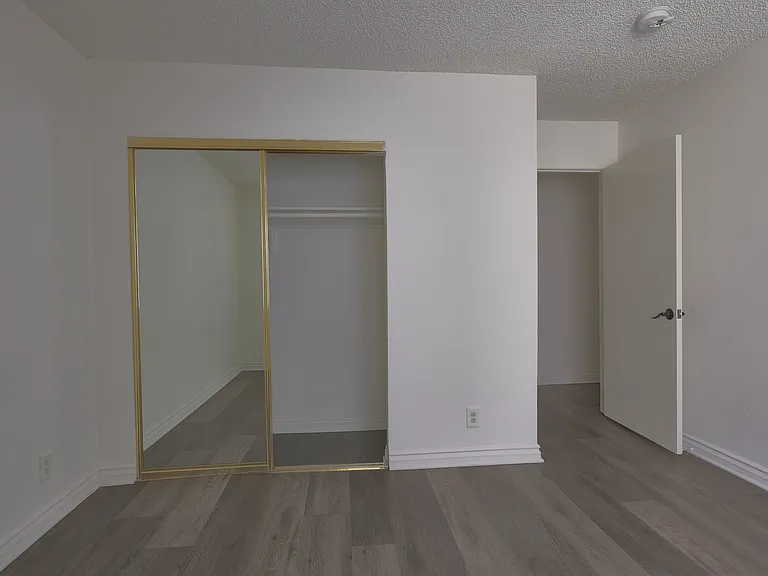 2839 Francis Ave — Photo 9