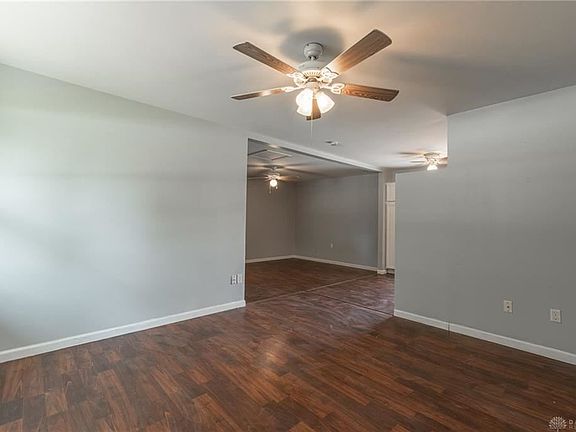 2nd image of 601 S Sunset Dr