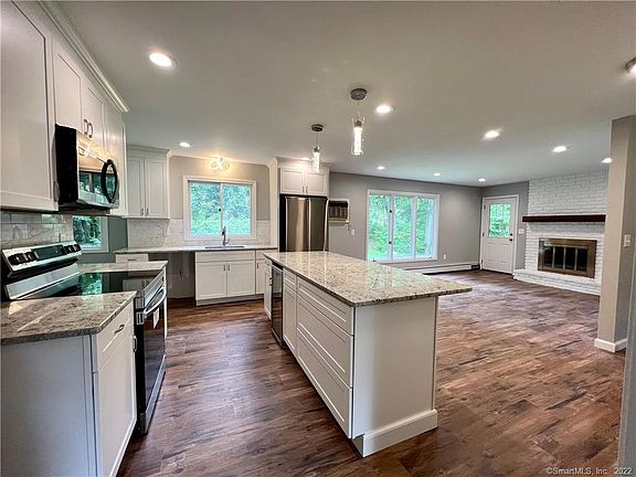 3rd image of 4 Twin Lakes Dr