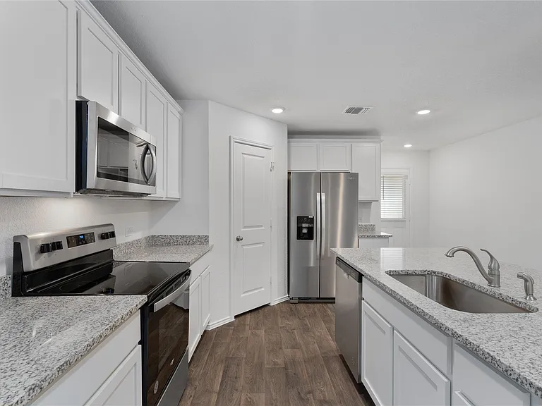 18609 Cremello Dr #B — Photo 4
