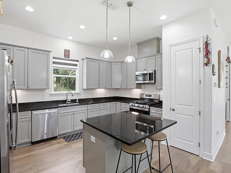2751 Michel Boulos St — Photo 14