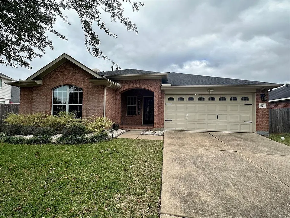 1526 Waterside Village Dr