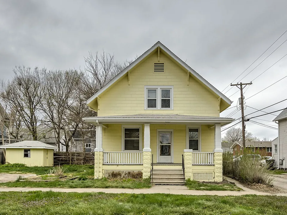 1327 S 13th St