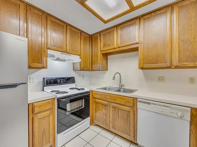3003 W Slaughter Ln #B — Photo 14