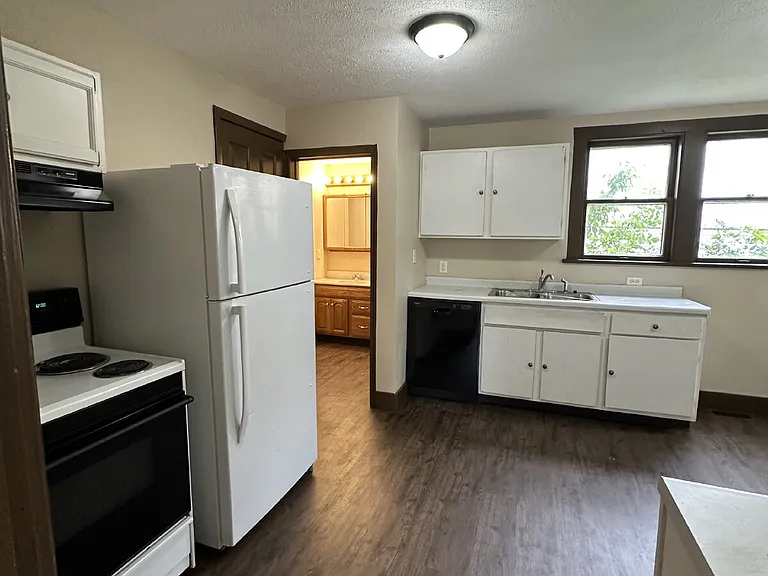 416 Dodge St — Photo 12