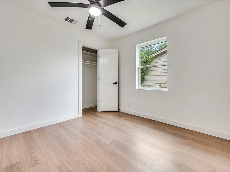 1646 Jackson St — Photo 9