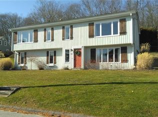 8 Edgewood Rd, Niantic, CT 06357