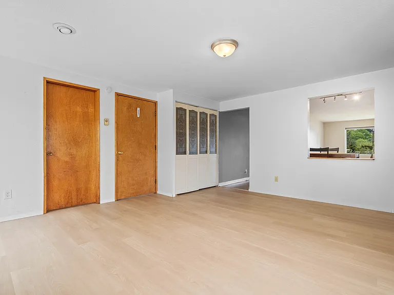 18620 Occidental Ave S — Photo 20