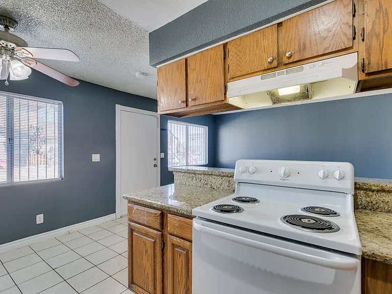 1641 N Lamont St #C — Photo 24