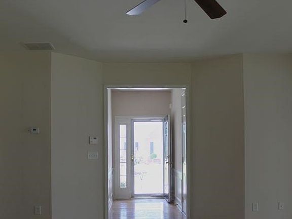 2nd image of 906 Santa Anita Dr