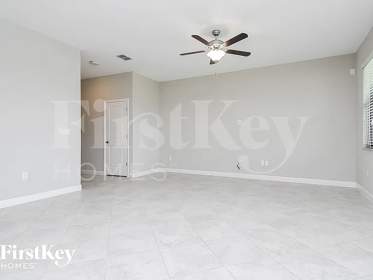 9823 Ivory Dr — Photo 3