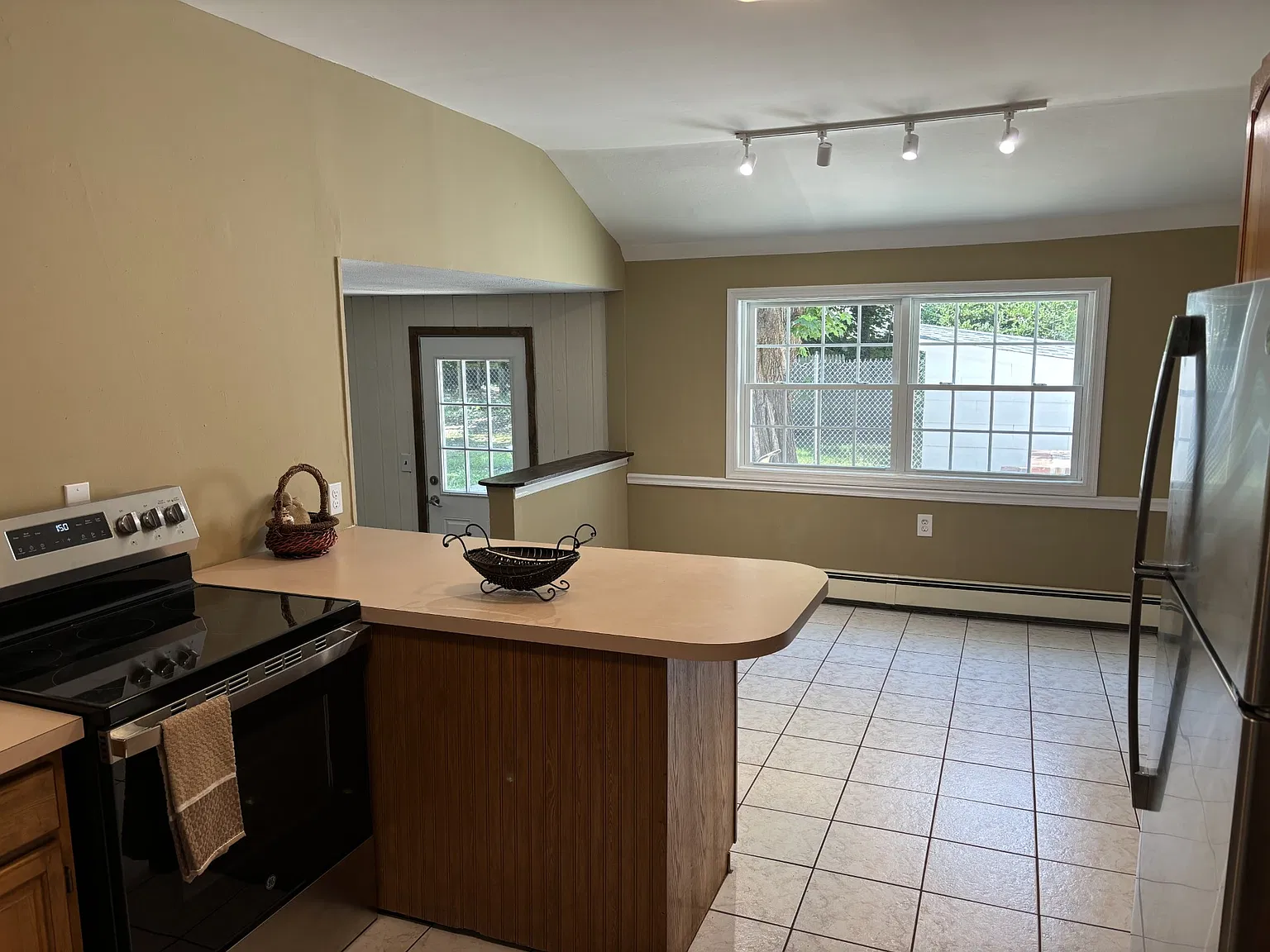 354 Liberty St — Photo 4