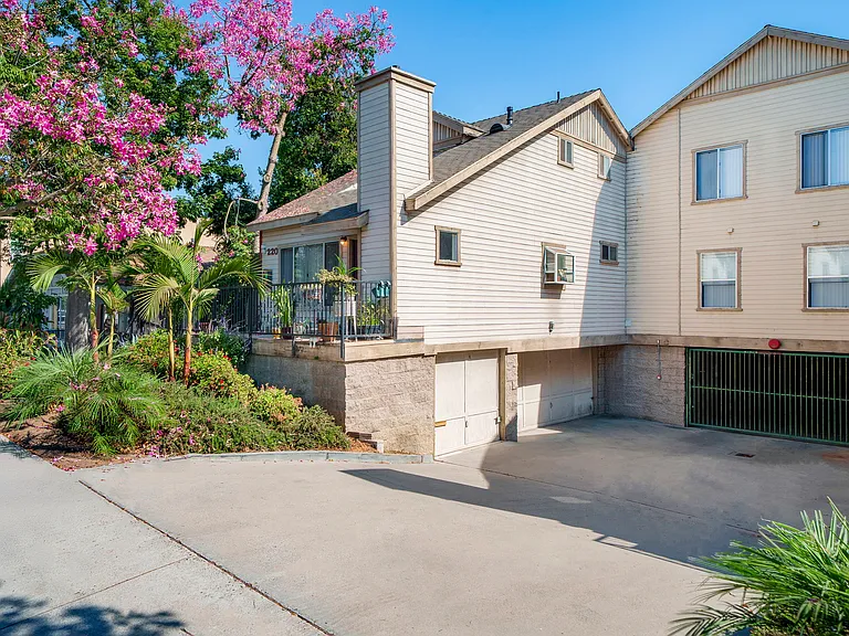 220 W Truslow Ave — Photo 43