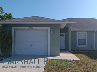 3733 Country Club Blvd, Cape Coral, FL 33904