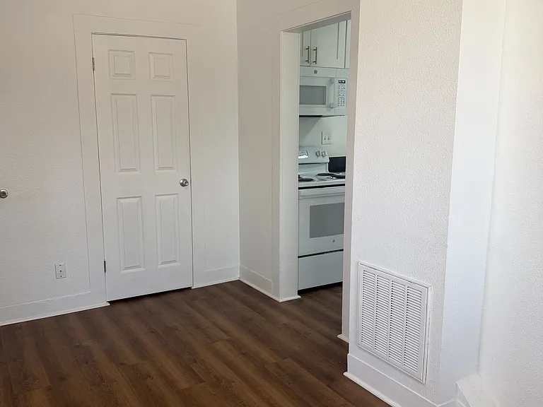 254 Denver St — Photo 5