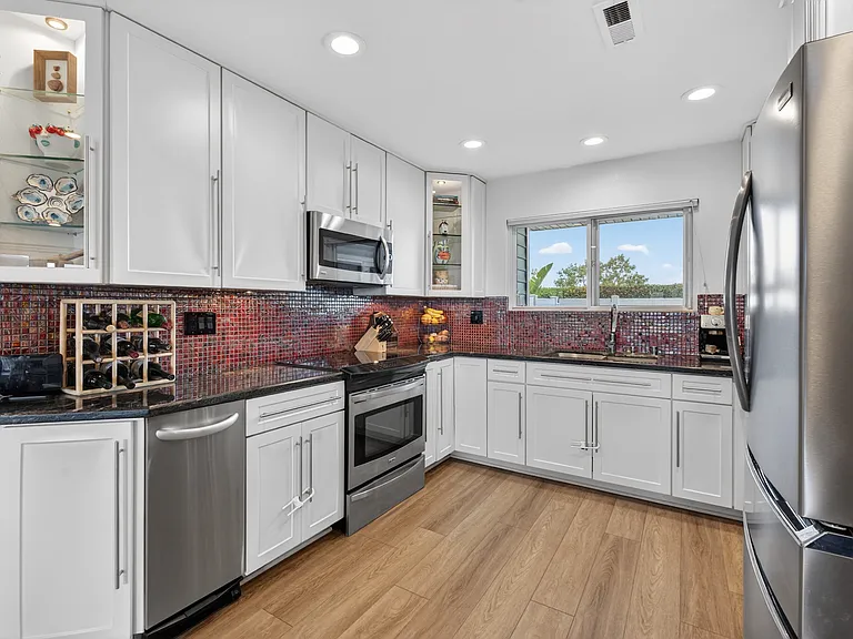 24601 Harbor View Dr #B — Photo 14