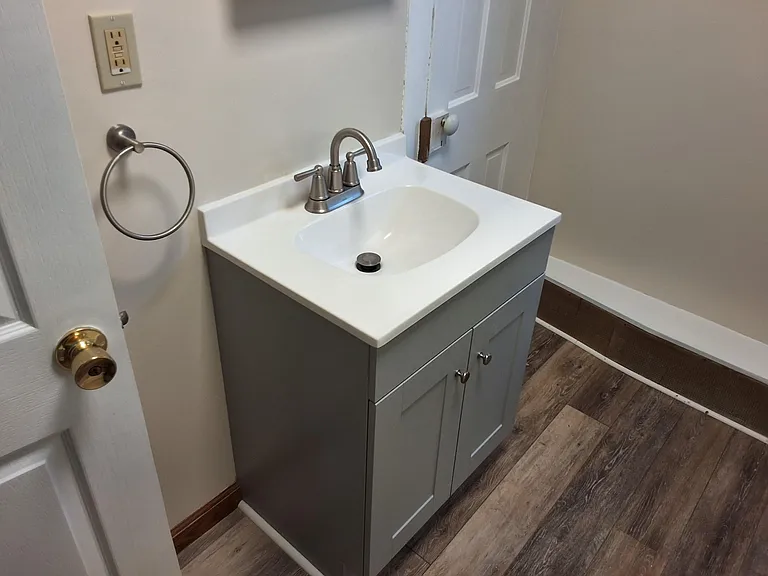 New sink and vanity